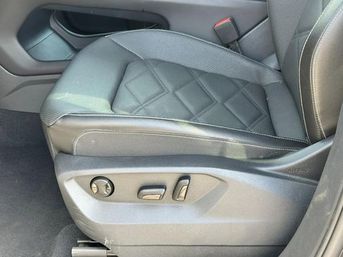 Used 2025 Volkswagen Atlas SE image 19