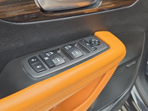Used 2023 Chrysler Pacifica Pinnacle FWD image 21