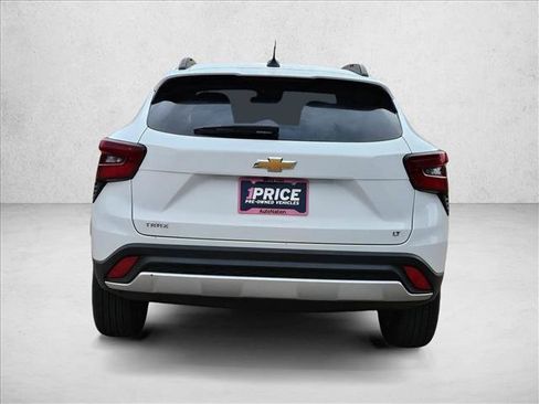 Used 2025 Chevrolet Trax LT image 7