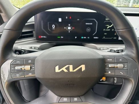 Used 2024 Kia EV9 Wind AWD/4WD image 30