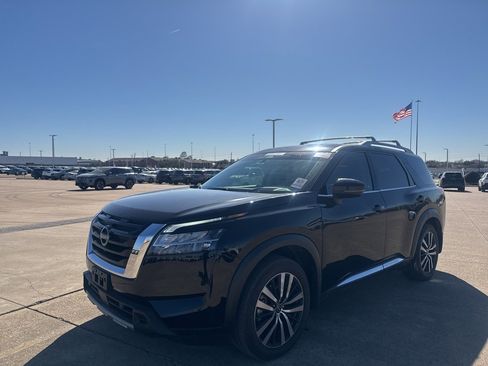 Certified 2024 Nissan Pathfinder Platinum w/ Cargo Package image 8