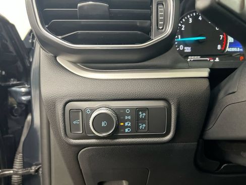 Used 2022 Ford Explorer XLT w/ Equipment Group 202A AWD/4WD image 19