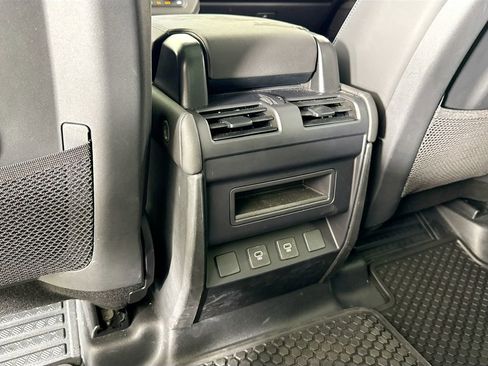 Used 2025 Land Rover Defender 110 X-Dynamic SE image 16
