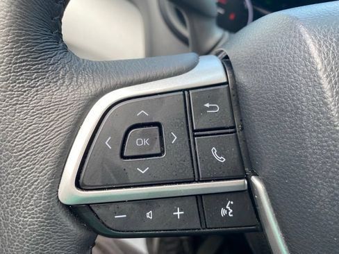 Used 2025 Toyota Sienna XLE FWD image 24