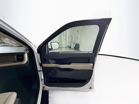 Used 2024 Ford Expedition Limited image 35