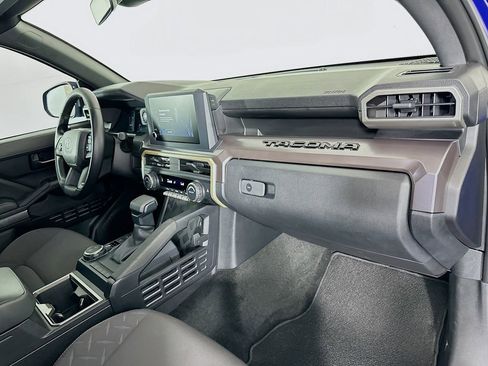 Used 2025 Toyota Tacoma SR5 AWD/4WD image 27