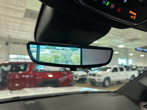 Used 2025 GMC Sierra EV Denali AWD/4WD image 31