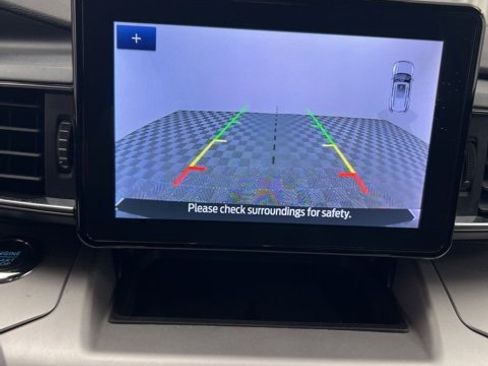 Used 2022 Ford Explorer XLT w/ Equipment Group 202A image 14