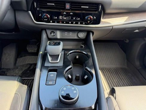 Used 2025 Nissan Rogue Platinum w/ Tech Package AWD/4WD image 17