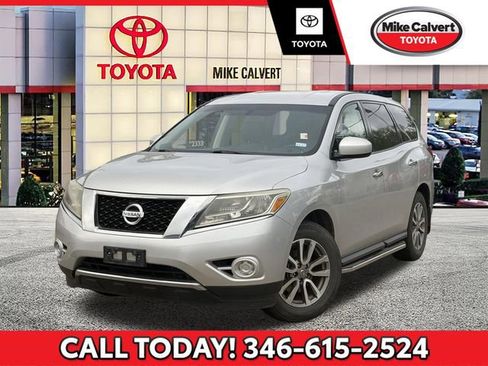 Used 2014 Nissan Pathfinder S image 1