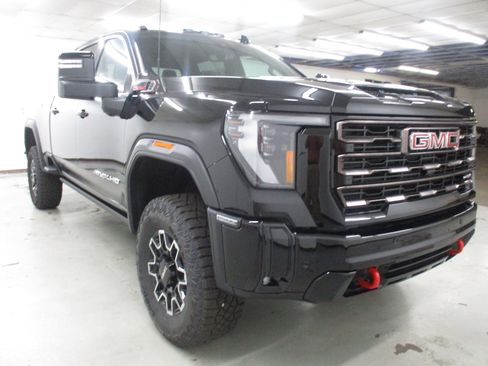 New 2026 GMC Sierra 2500 AT4X AWD/4WD image 4