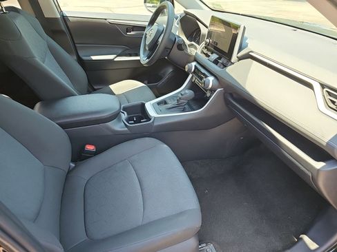 Used 2025 Toyota RAV4 XLE AWD/4WD image 10