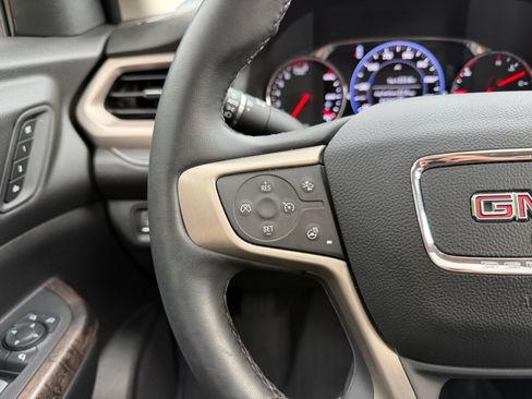 Used 2023 GMC Acadia Denali w/ Denali Ultimate Package AWD/4WD image 15