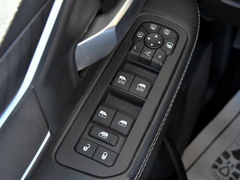 Used 2025 RAM 2500 Big Horn AWD/4WD image 36