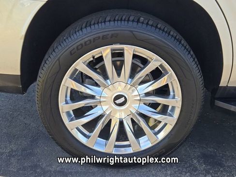 Used 2021 Cadillac Escalade Premium Luxury AWD/4WD image 4