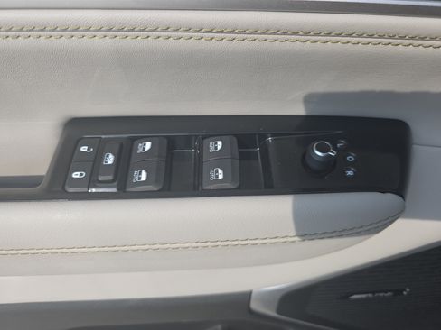 Used 2024 Jeep Wagoneer Series II AWD/4WD image 29