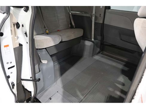 Used 2019 Toyota Sienna LE FWD image 18