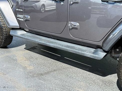 Used 2018 Jeep Wrangler Unlimited Sahara AWD/4WD image 12
