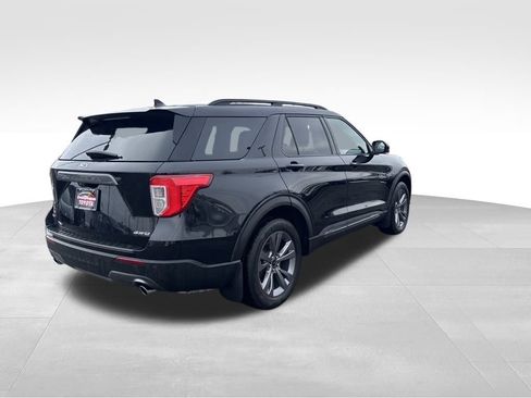 Used 2022 Ford Explorer XLT w/ Equipment Group 202A image 6