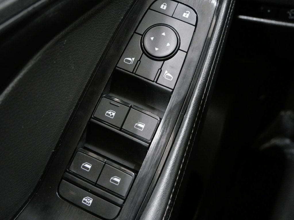 Used 2025 Nissan Rogue SV AWD/4WD image 13