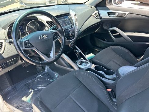 Used 2017 Hyundai Veloster FWD image 23
