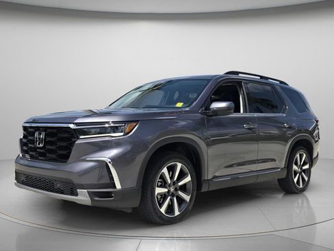 Used 2024 Honda Pilot Touring image 9