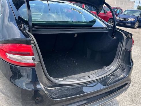 Used 2018 Ford Fusion SE w/ Equipment Group 201A FWD image 31