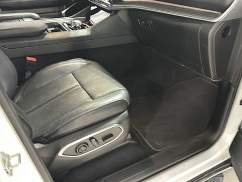 Used 2024 Jeep Wagoneer L Series II w/ Flexible Seating Group AWD/4WD image 29