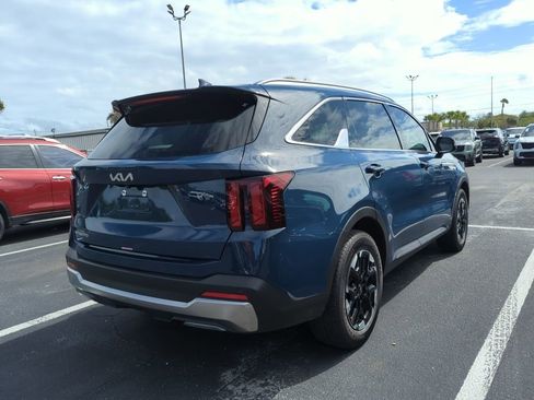Certified 2025 Kia Sorento S w/ Panoramic Sunroof Package image 9