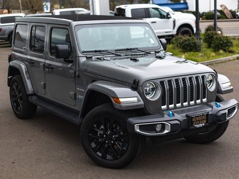 Used 2022 Jeep Wrangler Unlimited Sahara w/ Cold Weather Group image 2