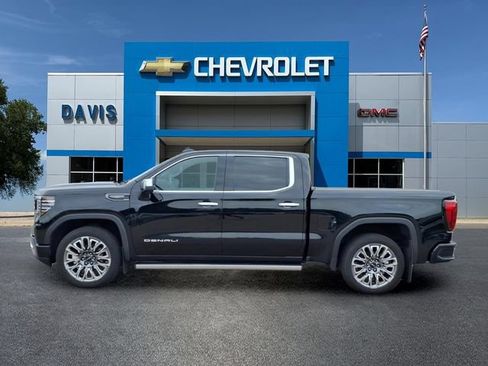 Used 2023 GMC Sierra 1500 Denali Ultimate AWD/4WD image 6