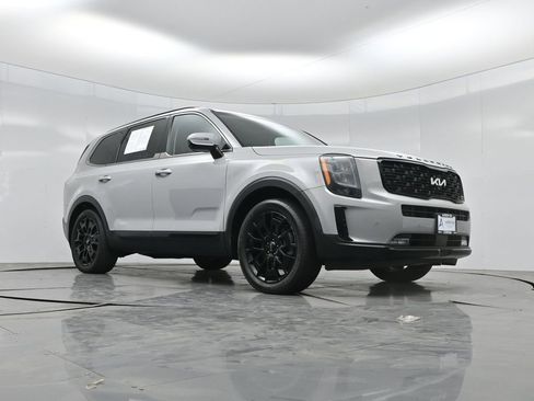 Used 2022 Kia Telluride SX w/ SX Prestige Package AWD/4WD image 2