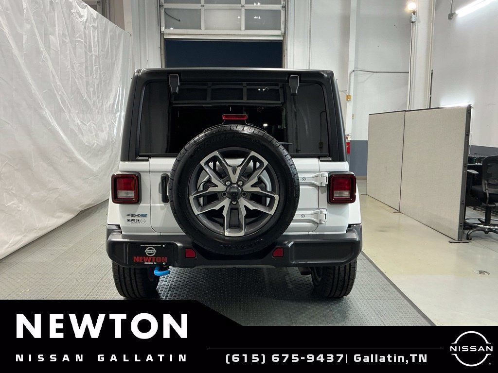Used 2024 Jeep Wrangler Unlimited w/ Convenience Group AWD/4WD image 5