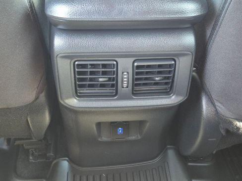 Used 2024 Toyota RAV4 LE AWD/4WD image 23