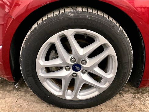 Used 2015 Ford Fusion SE image 9