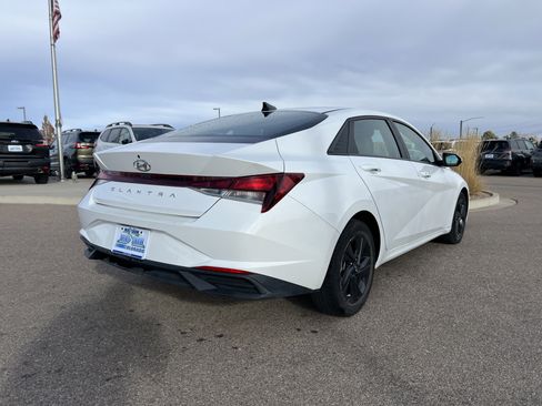 Used 2023 Hyundai Elantra SEL image 11