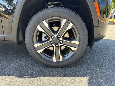 New 2027 Jeep Grand Cherokee Limited AWD/4WD image 12