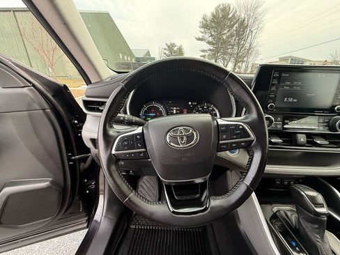 Used 2021 Toyota Highlander XLE image 21
