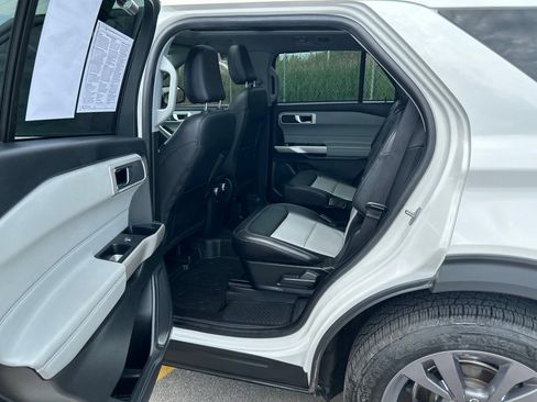 Certified 2022 Ford Explorer XLT w/ Equipment Group 202A AWD/4WD image 23