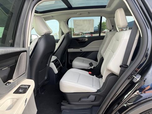 New 2026 Lincoln Aviator AWD image 13