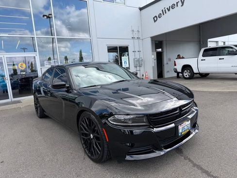 Used 2023 Dodge Charger SXT w/ Blacktop Package RWD image 1