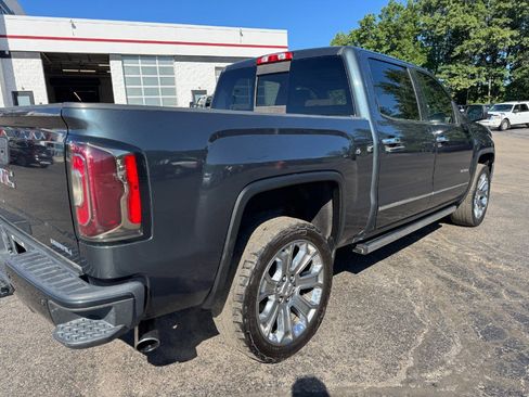 Used 2018 GMC Sierra 1500 Denali w/ Denali Ultimate Package AWD/4WD image 11