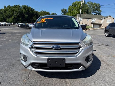 Used 2017 Ford Escape SE FWD image 3