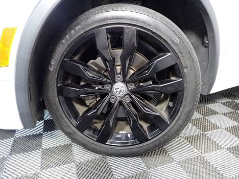 Used 2021 Volkswagen Tiguan SE R-Line AWD/4WD image 39
