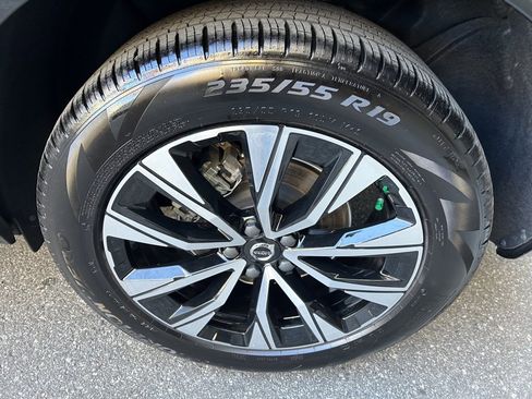 Certified 2025 Volvo XC60 B5 Plus image 7