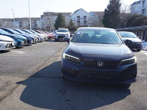 Used 2023 Honda Civic Sport image 2