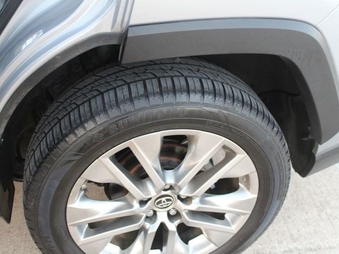 Used 2019 Toyota RAV4 Limited image 16