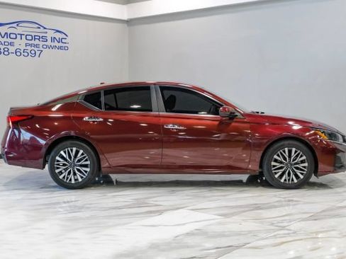 Used 2023 Nissan Altima 2.5 SV FWD image 11