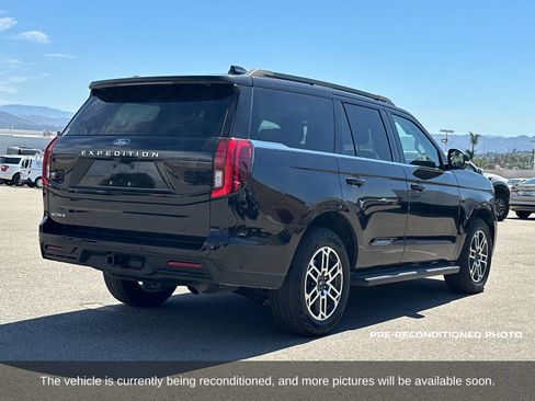 Used 2025 Ford Expedition Active AWD/4WD image 6