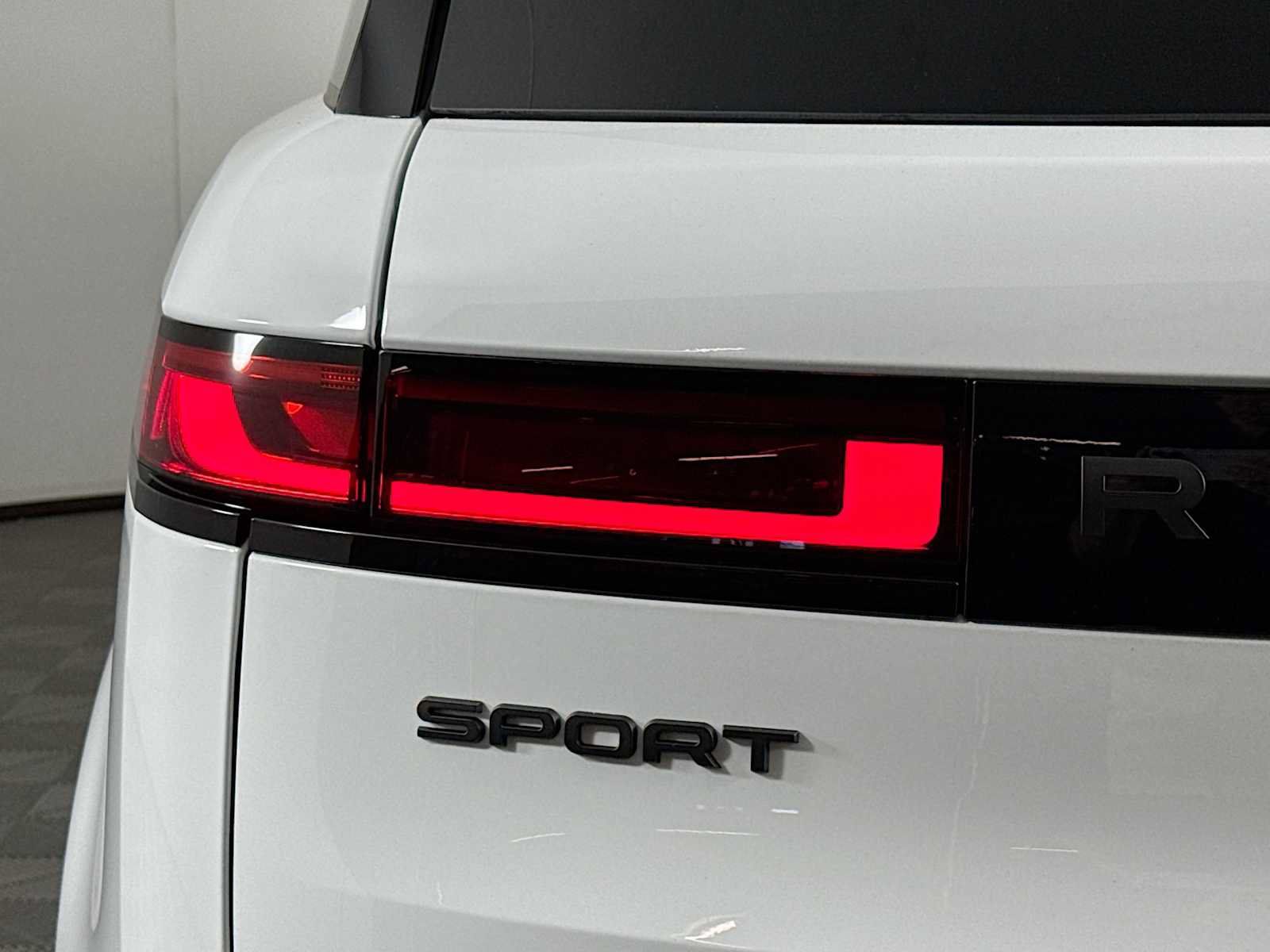 New 2026 Land Rover Range Rover Sport Dynamic SE AWD/4WD image 32
